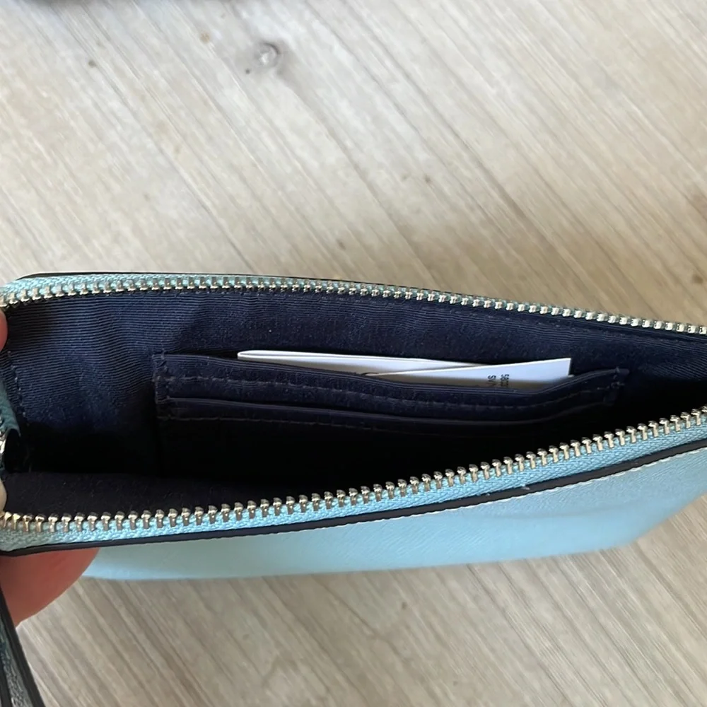 NWT Coach Leather Corner Zip Waterfall Wristlet - Picture 4 of 5